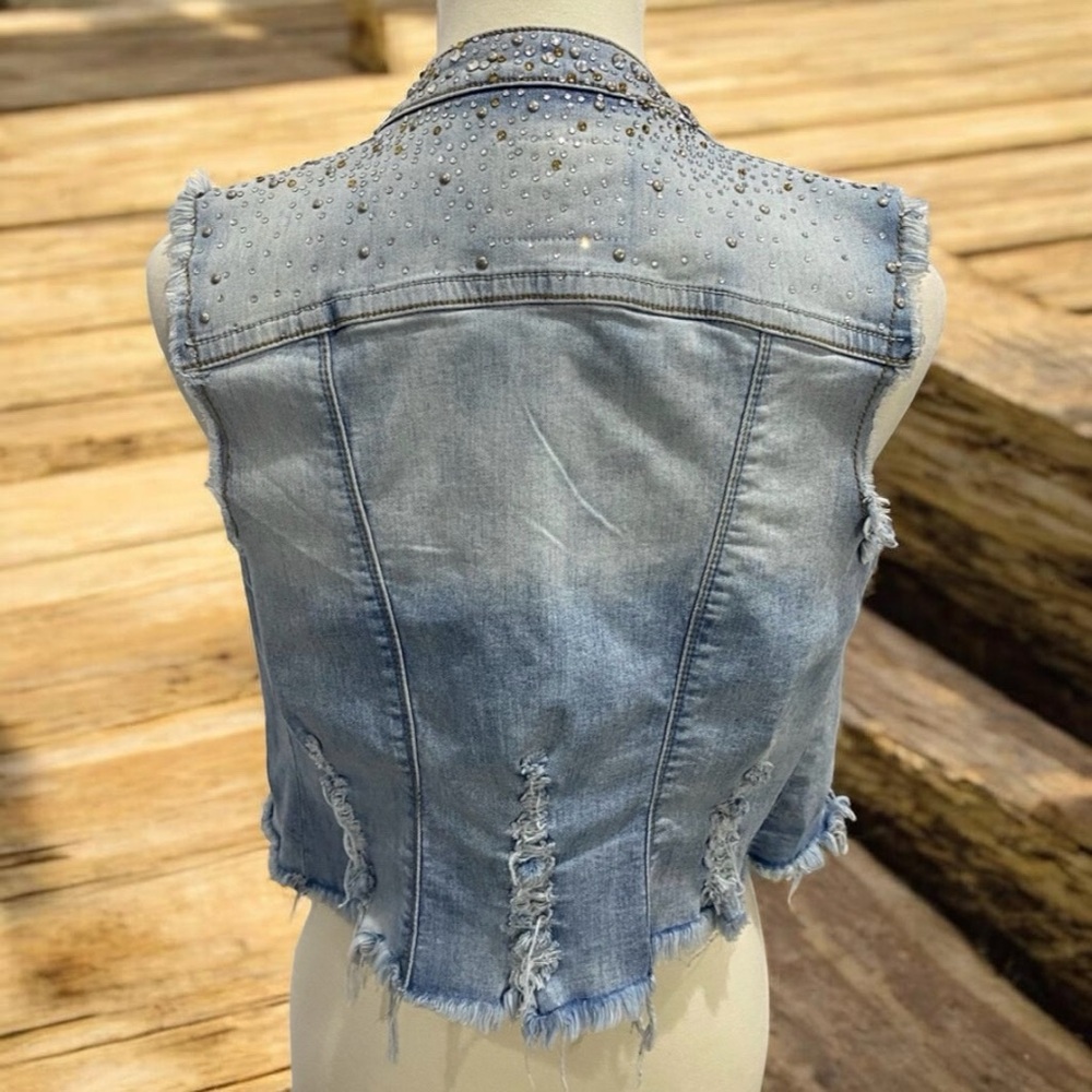NWT BKE Studded Denim Vest
MEDIUM - Picture 7 of 7
